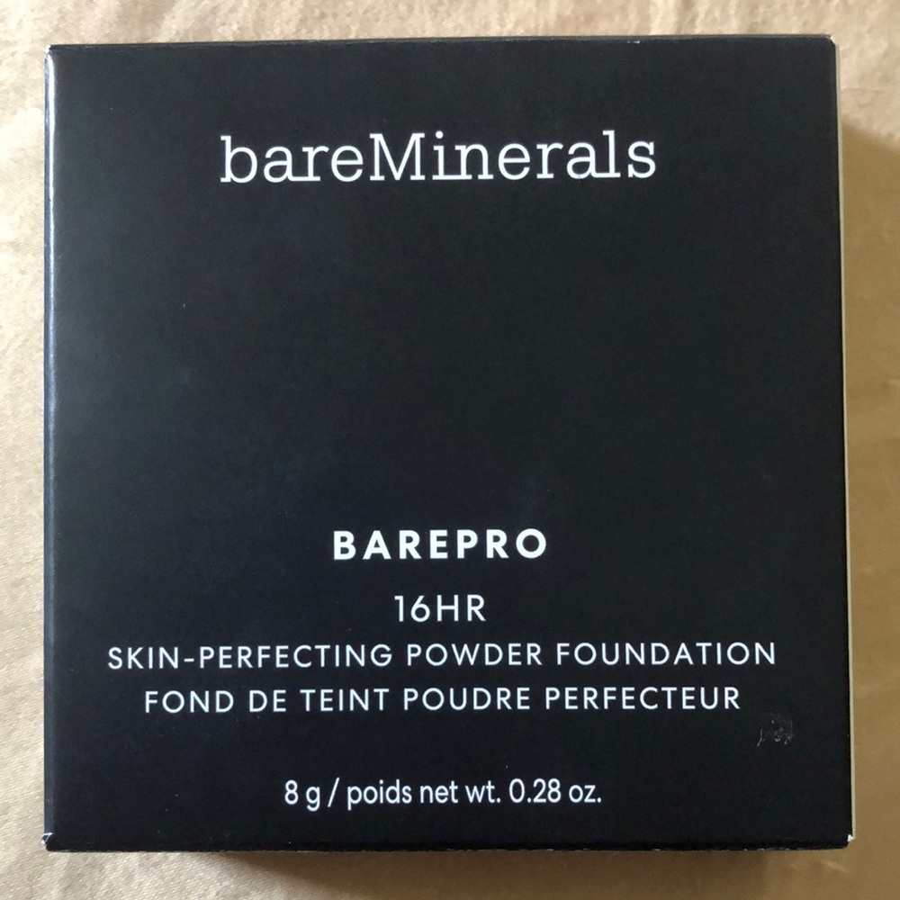 Bare Mineral BAREPRO 16 HR Skin-Perfecting Powder Foundation in Light 20 Cool